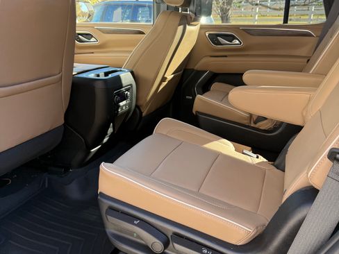 Used 2023 Chevrolet Tahoe Premier w/ Advanced Technology Package image 10