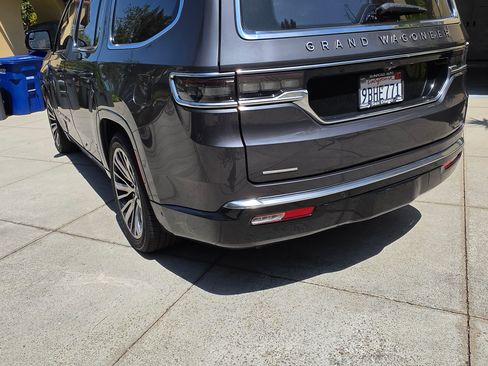 Used 2022 Jeep Grand Wagoneer Series III image 11