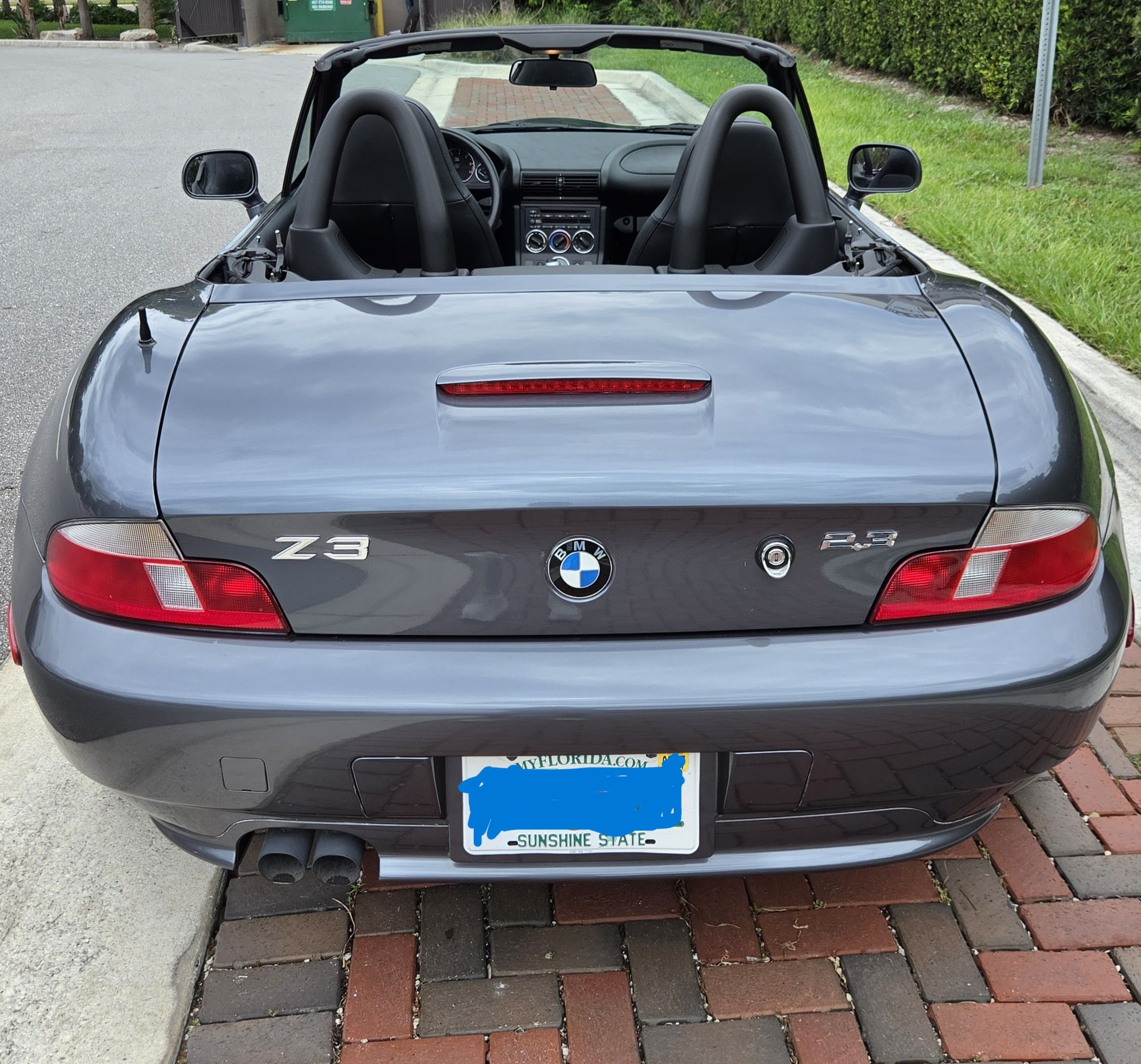 Used 2000 BMW Z3 2.5i RWD image 2