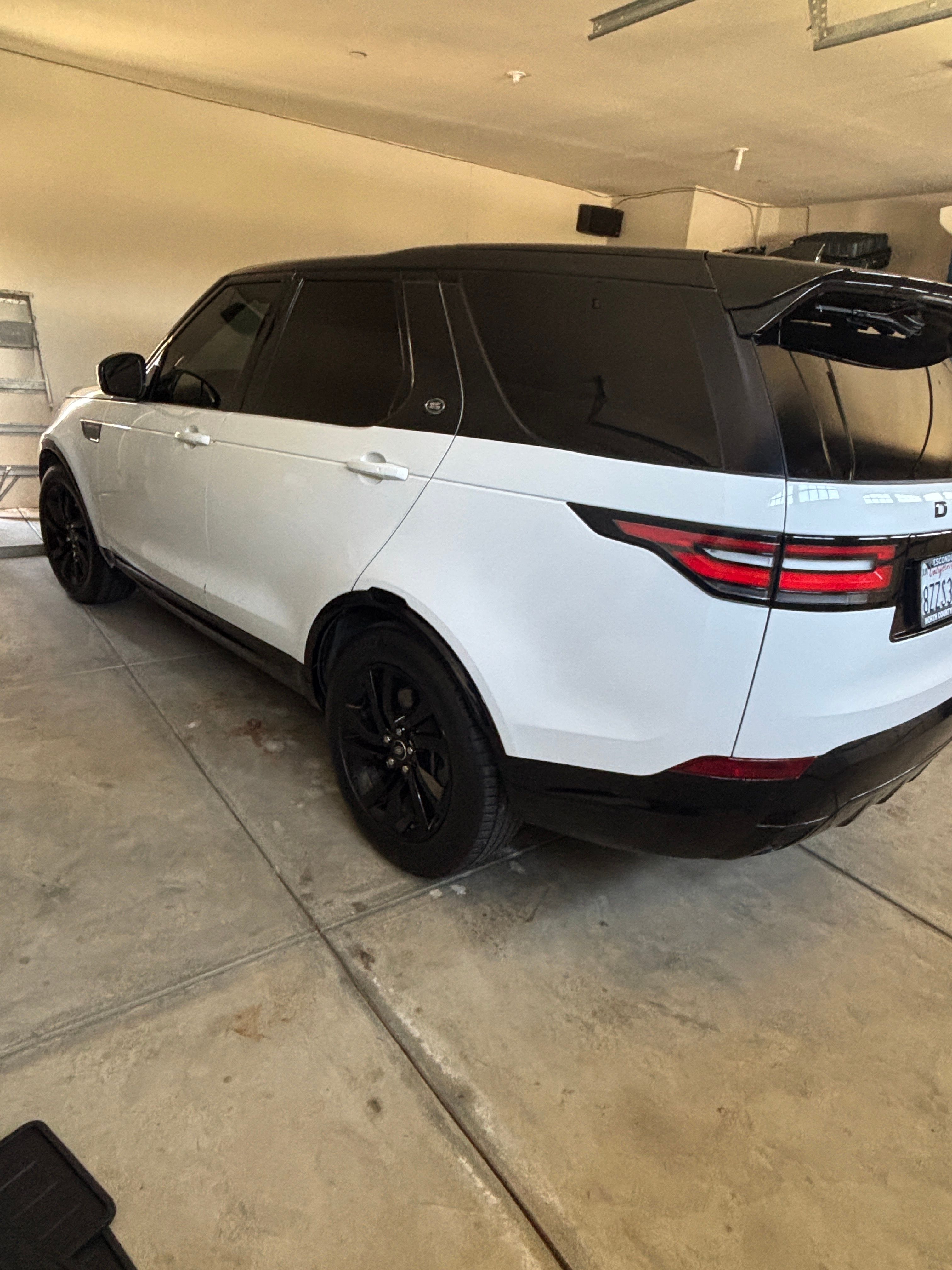 Used 2020 Land Rover Discovery Landmark AWD/4WD image 6