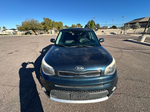 Used 2018 Kia Soul + image 9