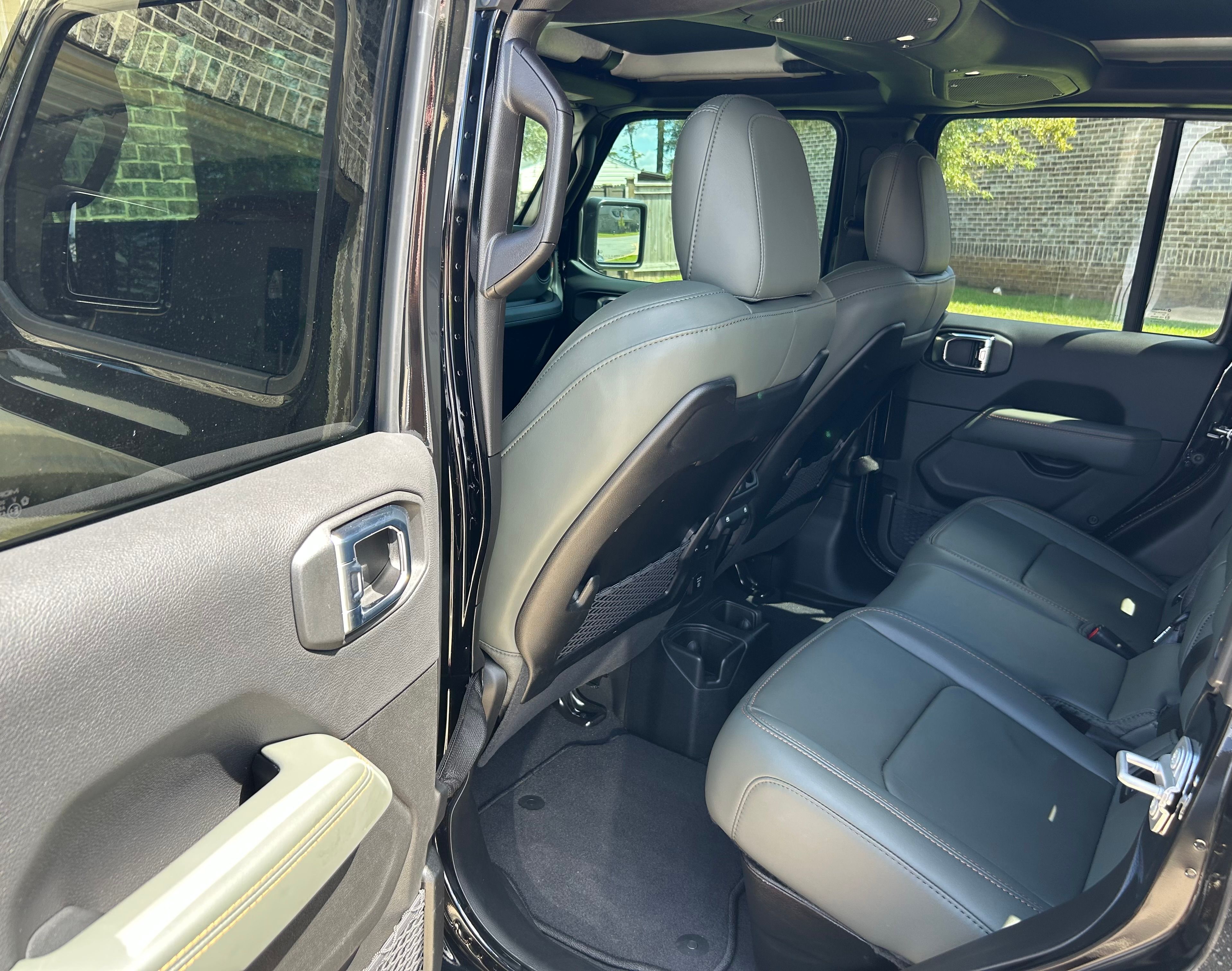 Used 2025 Jeep Gladiator Mojave AWD/4WD image 6