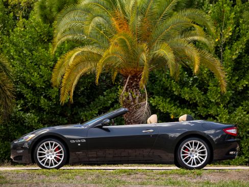 Used 2012 Maserati GranTurismo Convertible image 8