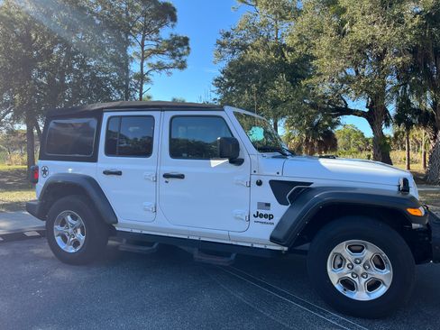 Used 2021 Jeep Wrangler Unlimited Sport AWD/4WD image 8