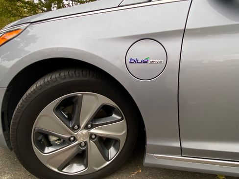 Used 2016 Hyundai Sonata Limited image 6