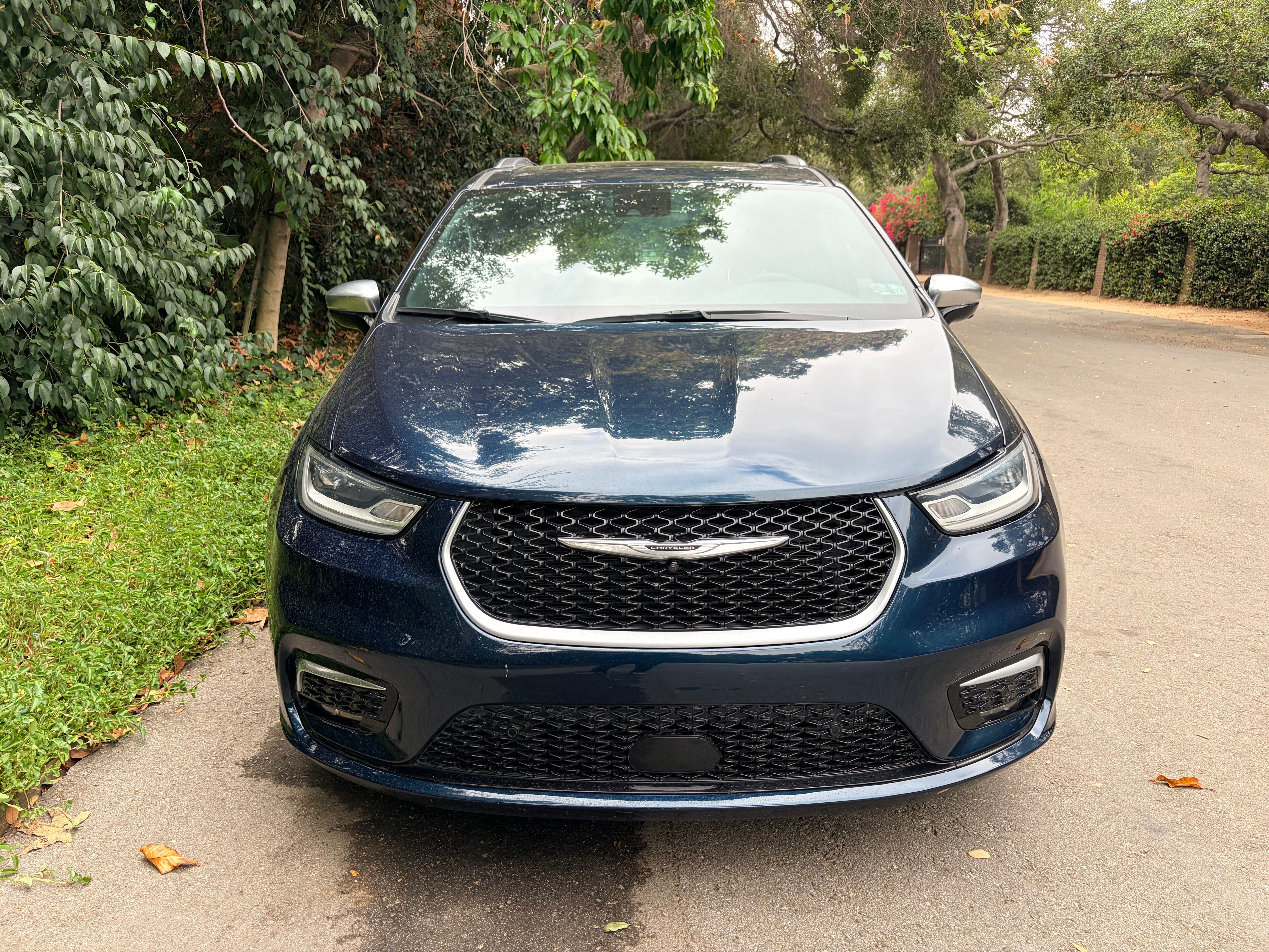 Used 2023 Chrysler Pacifica Pinnacle FWD image 4