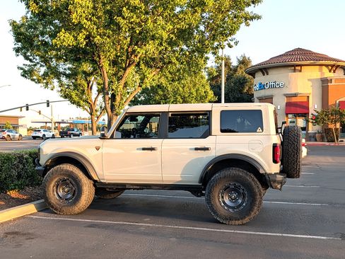 Used 2025 Ford Bronco Badlands AWD/4WD image 1