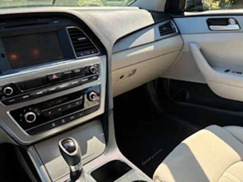 Used 2017 Hyundai Sonata SE image 13