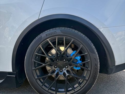 Used 2021 Tesla Model Y 2WD image 5