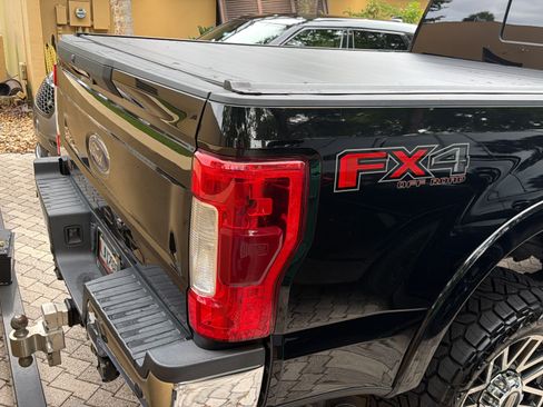 Used 2018 Ford F250 Lariat w/ Lariat Ultimate Package AWD/4WD image 10