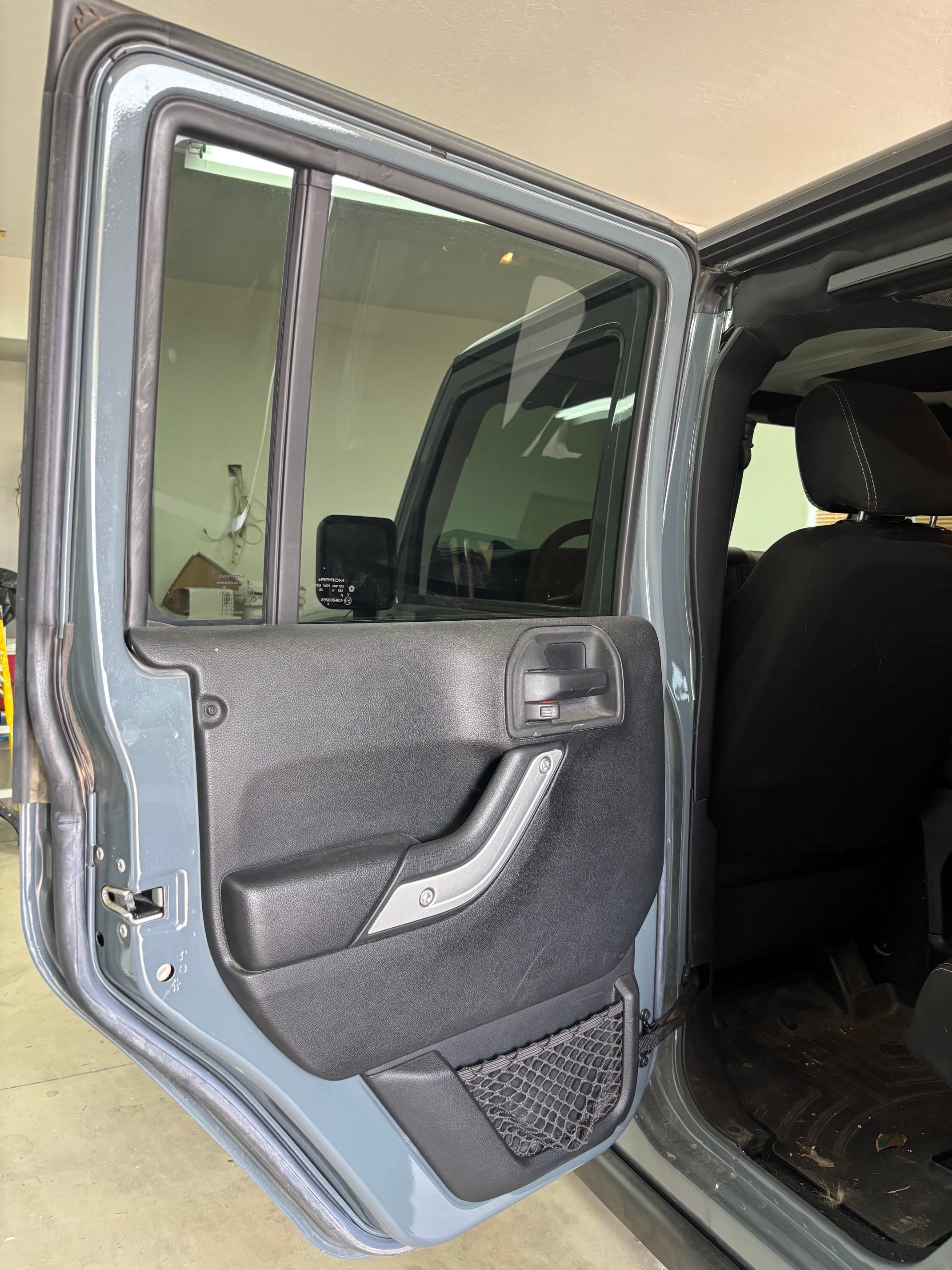 Used 2015 Jeep Wrangler Unlimited Rubicon w/ Connectivity Group AWD/4WD image 13