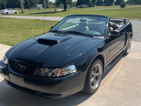 Used 2001 Ford Mustang GT RWD image 1
