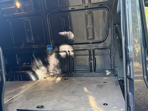 Used 2023 Mercedes-Benz Sprinter 3500 image 18