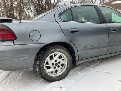 Used 2004 Pontiac Grand Am SE image 2