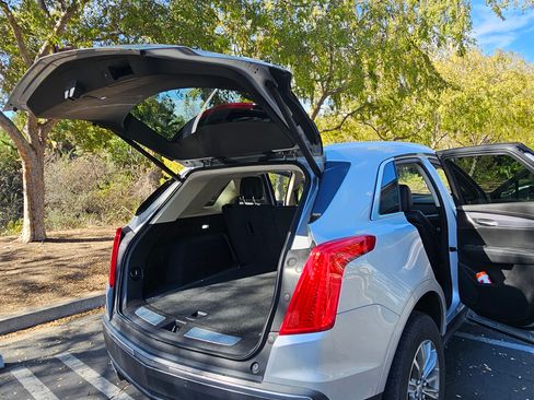 Used 2018 Cadillac XT5 Luxury w/ Driver Awareness Package image 19