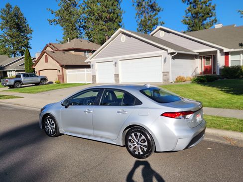 Used 2022 Toyota Corolla LE image 1