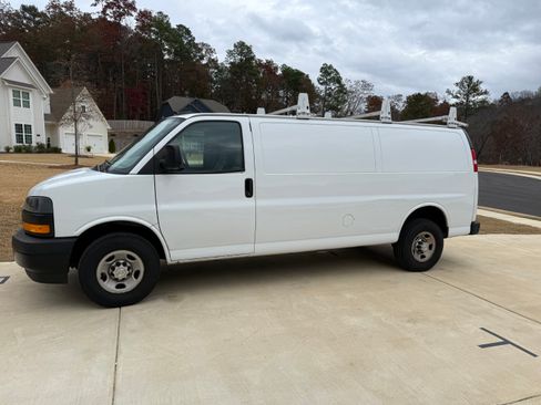 Used 2021 Chevrolet Express 2500 Extended w/ Driver Convenience Package image 4
