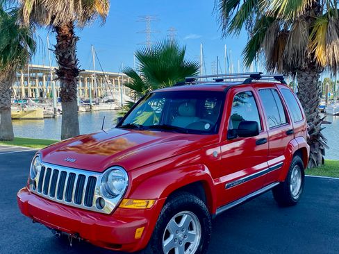 Used 2005 Jeep Liberty Limited AWD/4WD image 4