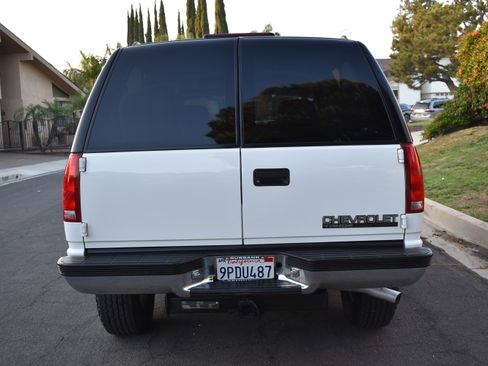 Used 1999 Chevrolet Tahoe 4WD 2-Door w/ Preferred Equipment Group image 5