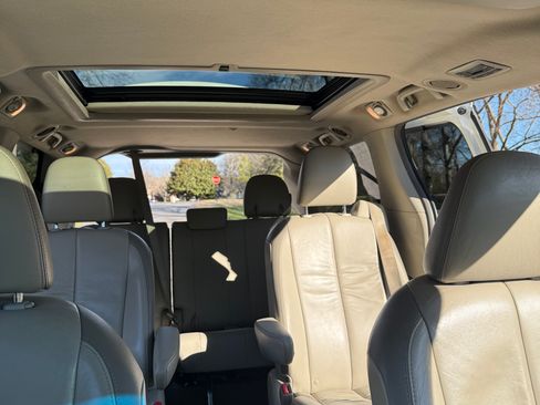 Used 2011 Toyota Sienna Limited image 14