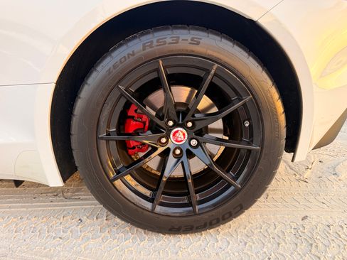 Used 2018 Jaguar F-TYPE Convertible RWD image 12