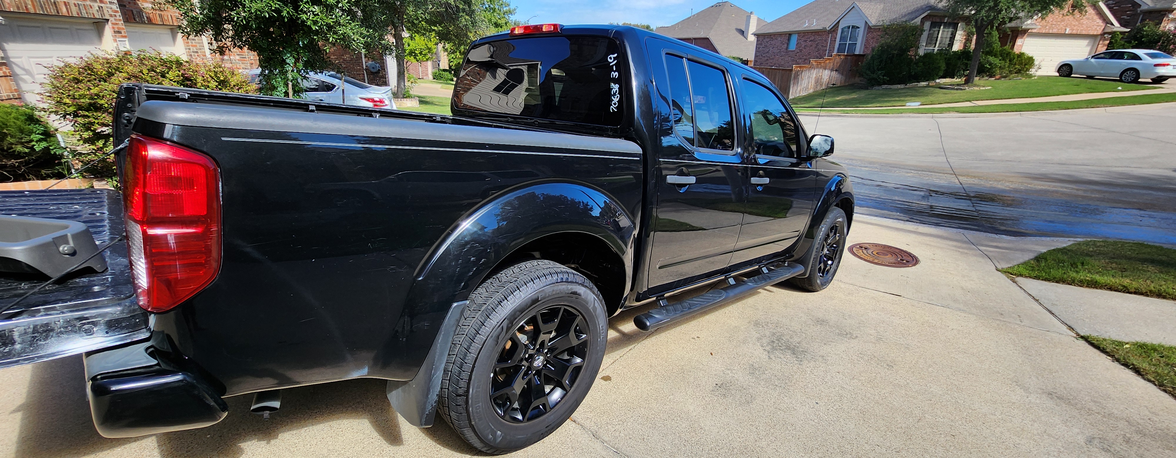 Used 2021 Nissan Frontier SV w/ Midnight Edition Floor Mats AWD/4WD image 17