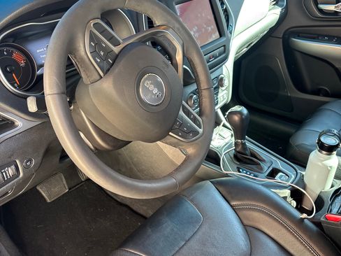 Used 2022 Jeep Cherokee Latitude Lux w/ Sun & Sound Group image 5