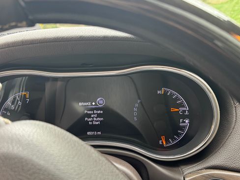 Used 2015 Jeep Grand Cherokee Overland w/ Advanced Technology Group image 12