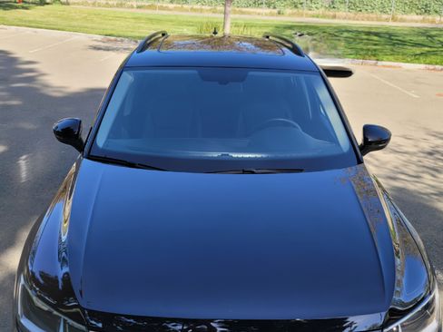 Used 2021 Volkswagen Tiguan SE w/ Panoramic Sunroof Package image 2