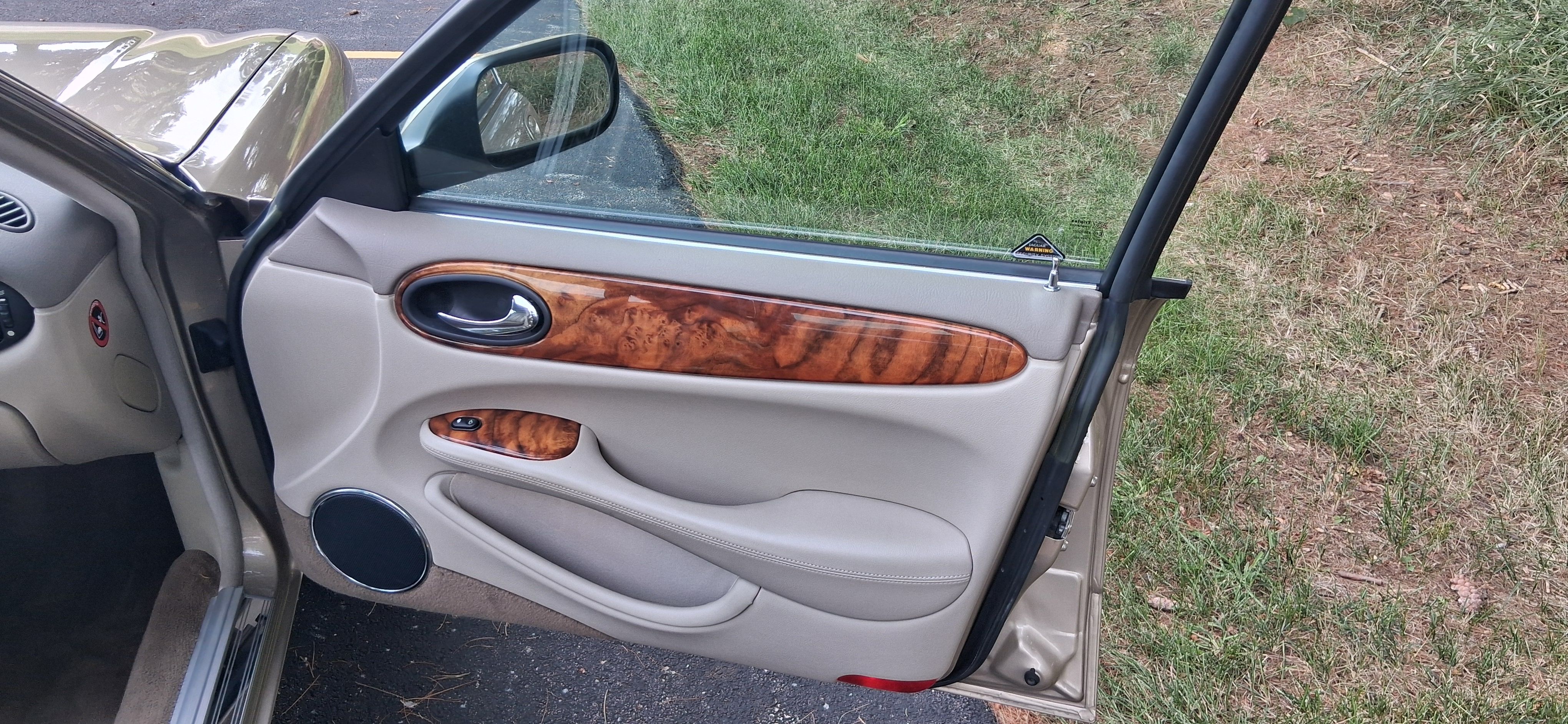 Used 1998 Jaguar XJ8 RWD image 14