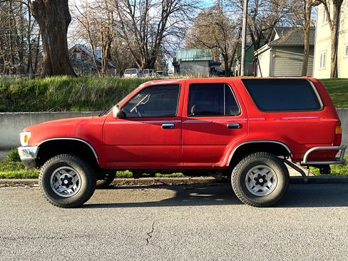 Used 1995 Toyota 4Runner SR5 image 2