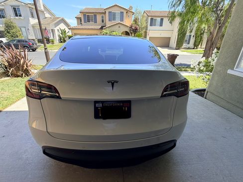 Used 2021 Tesla Model Y Long Range AWD/4WD image 6