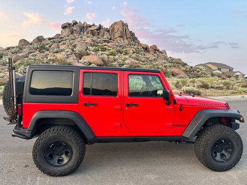 Used 2016 Jeep Wrangler Unlimited Rubicon w/ Connectivity Group image 5