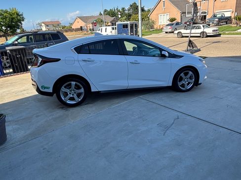 Used 2017 Chevrolet Volt LT FWD image 1