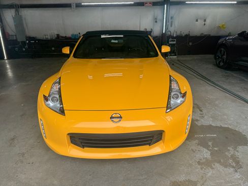 Used 2017 Nissan 370Z Touring Sport image 2