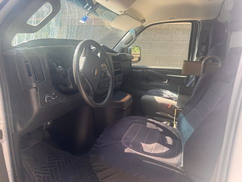 Used 2016 Chevrolet Express 2500 RWD image 9