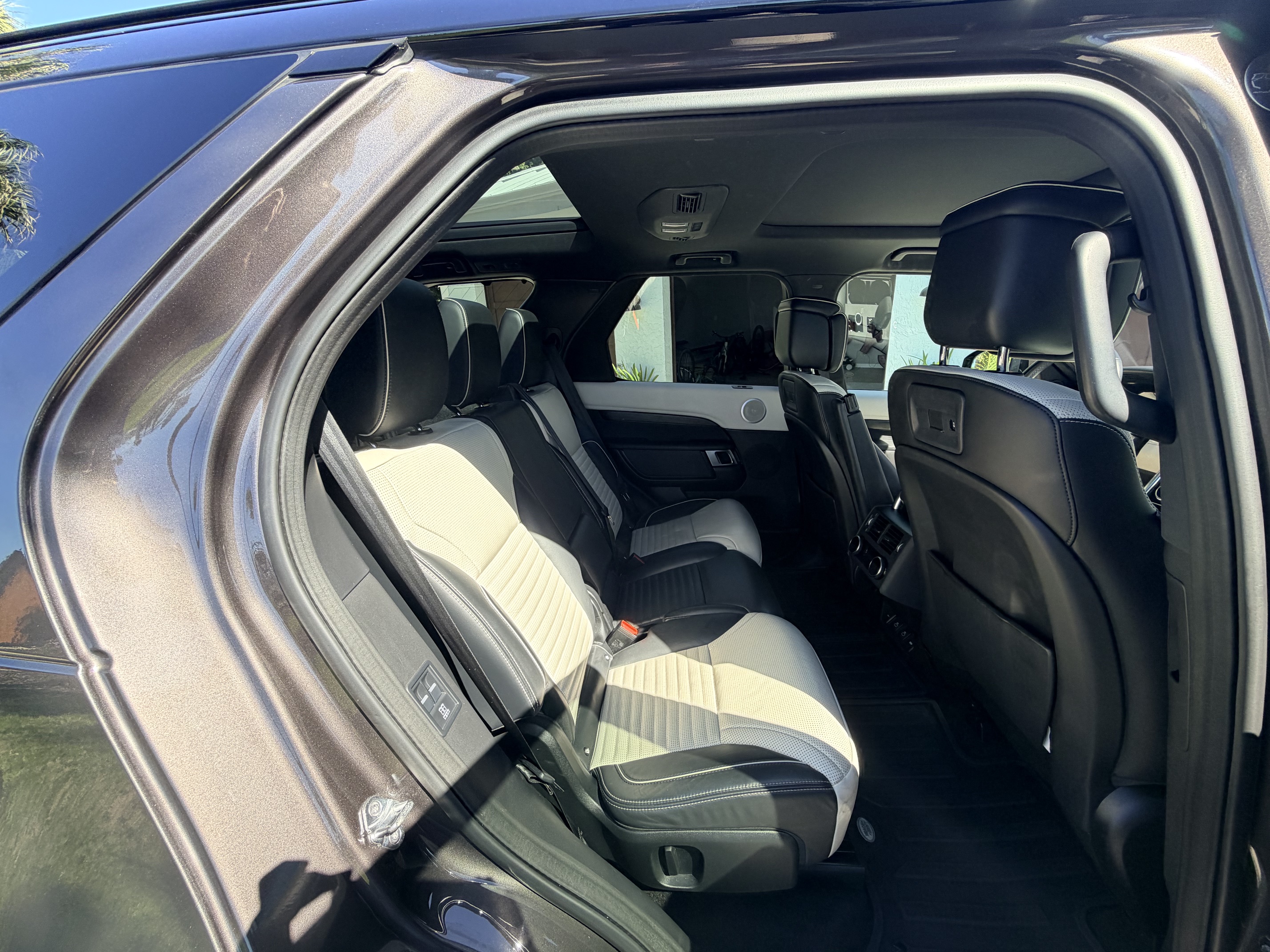 Used 2022 Land Rover Discovery S R-Dynamic AWD/4WD image 19
