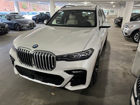 Used 2022 BMW X7 xDrive40i w/ M Sport Package image 18