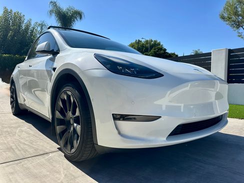 Used 2022 Tesla Model Y Long Range image 5