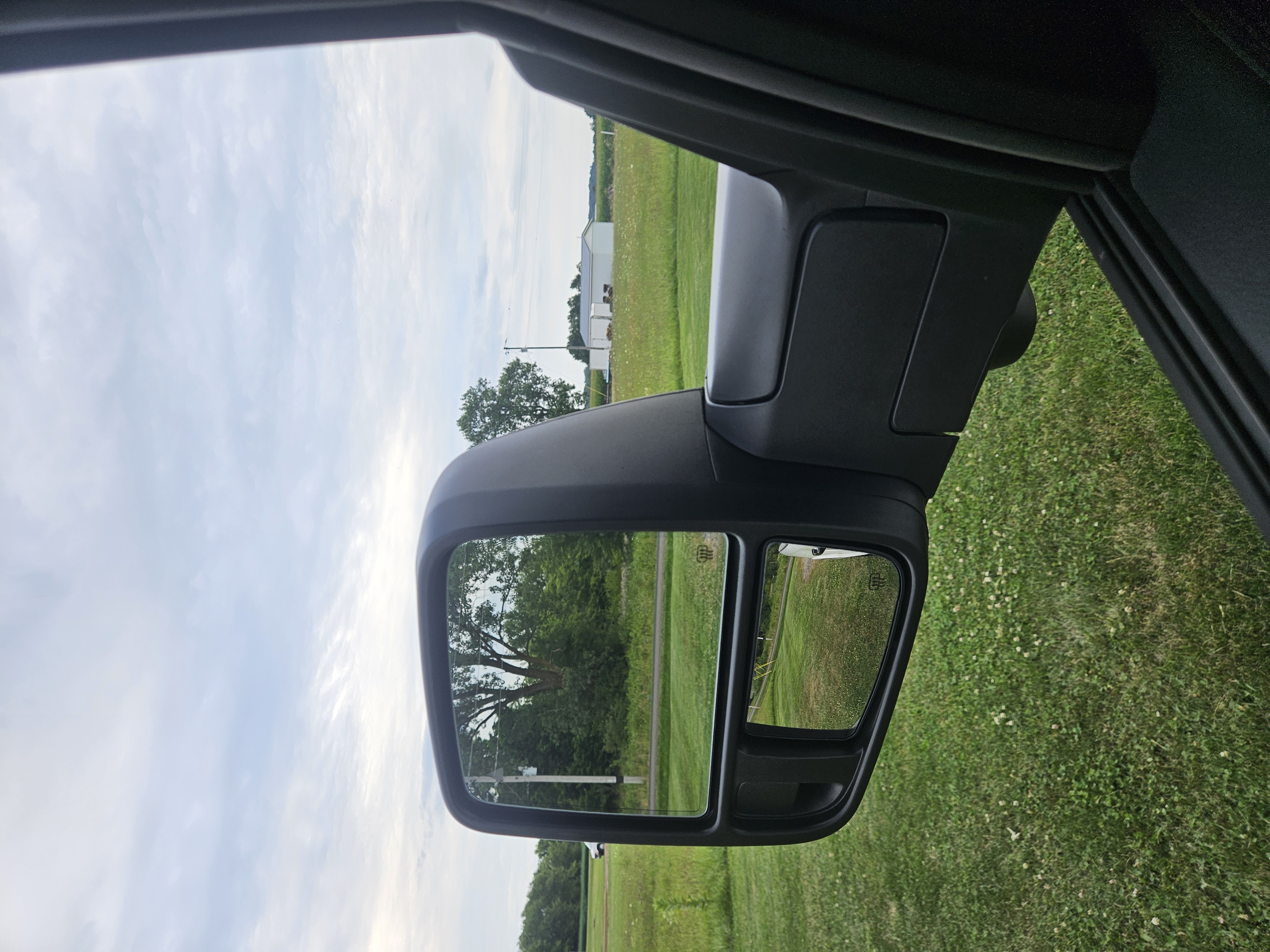 Used 2025 RAM 1500 Laramie w/ Night Edition AWD/4WD image 16