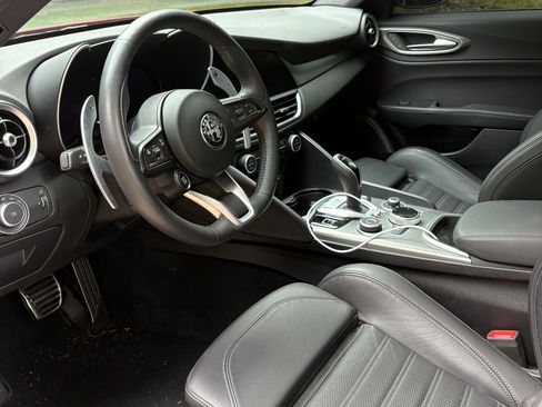 Used 2024 Alfa Romeo Giulia Veloce RWD image 8
