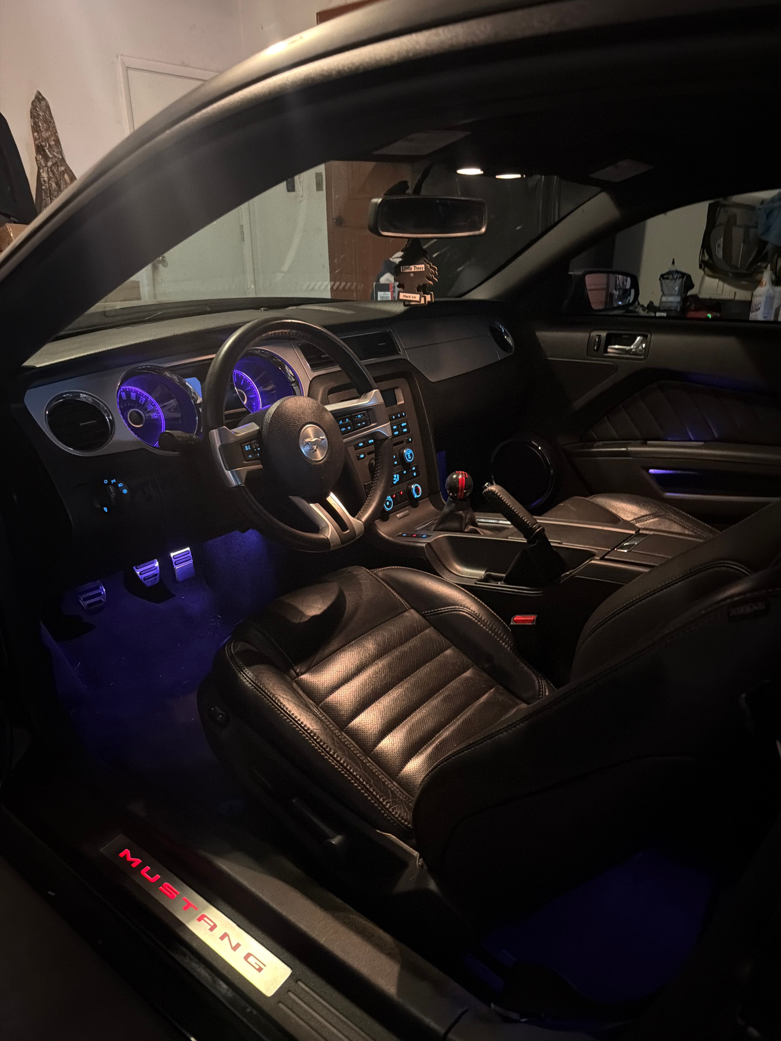 Used 2014 Ford Mustang GT Premium RWD image 9