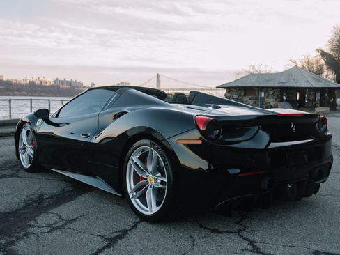Used 2018 Ferrari 488 Spider image 22