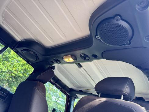 Used 2013 Jeep Wrangler Unlimited Sahara w/ Dual Top Group AWD/4WD image 14