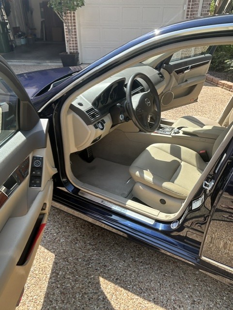 Used 2011 Mercedes-Benz C 300 Sedan image 10