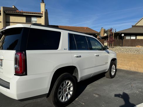 Used 2017 GMC Yukon SLT image 6