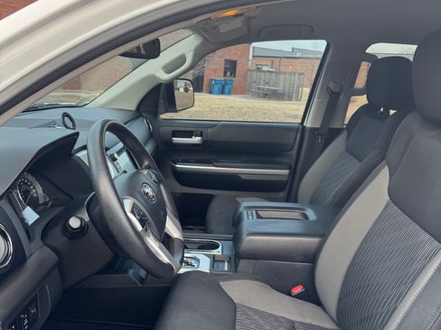 Used 2017 Toyota Tundra SR5 image 13