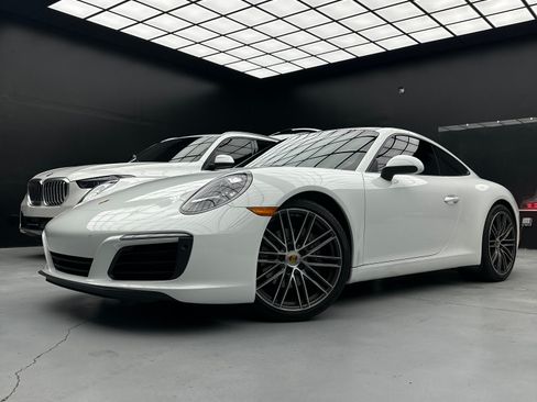 Used 2018 Porsche 911 Carrera image 3