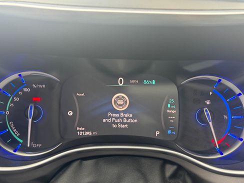Used 2018 Chrysler Pacifica Limited w/ Advanced Safetytec Group FWD image 13