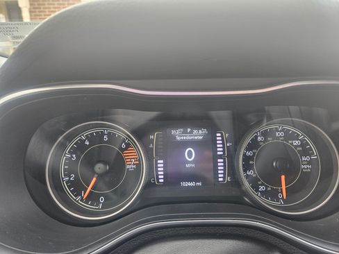 Used 2019 Jeep Cherokee Latitude Plus w/ Comfort/Convenience Group image 22